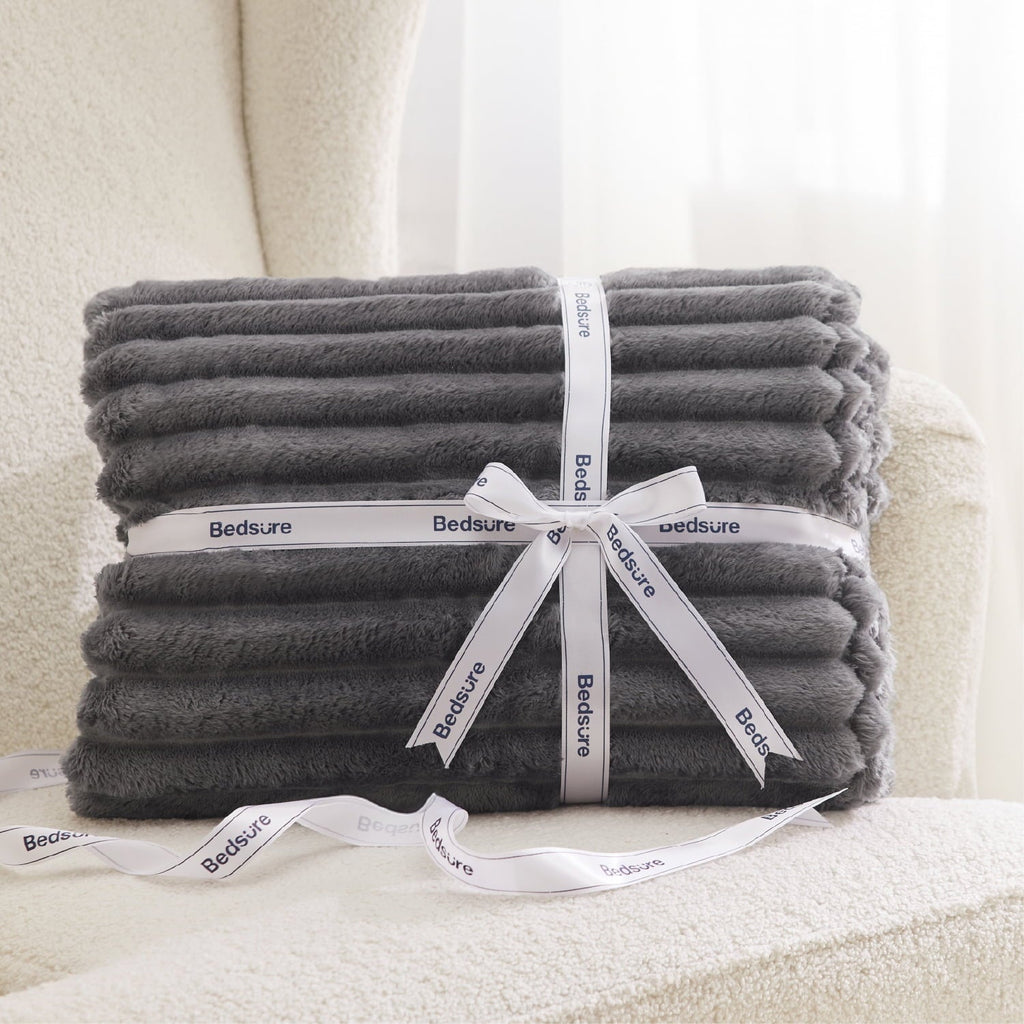 Cozy Fleece Grey Fleece Throw Blanket for Couch - Super Soft Cozy Blankets for Women, Girls, 50x60 inches - Lightweight Plush Warm Blanket for All Seasons Detail