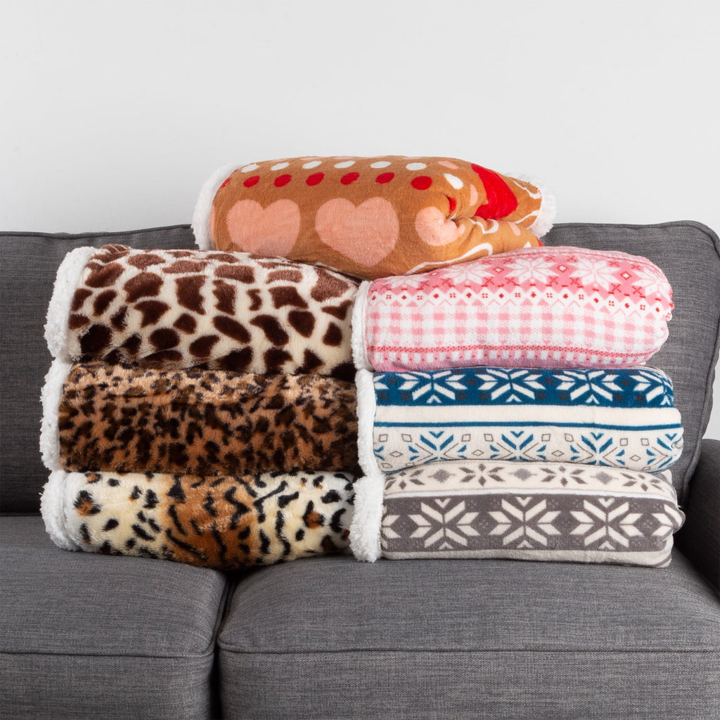 Cozy Fleece 50x60-Inch Machine Washable Fleece Blanket with Snowflakes - Lightweight Plush Warm Blanket for All Seasons Detail