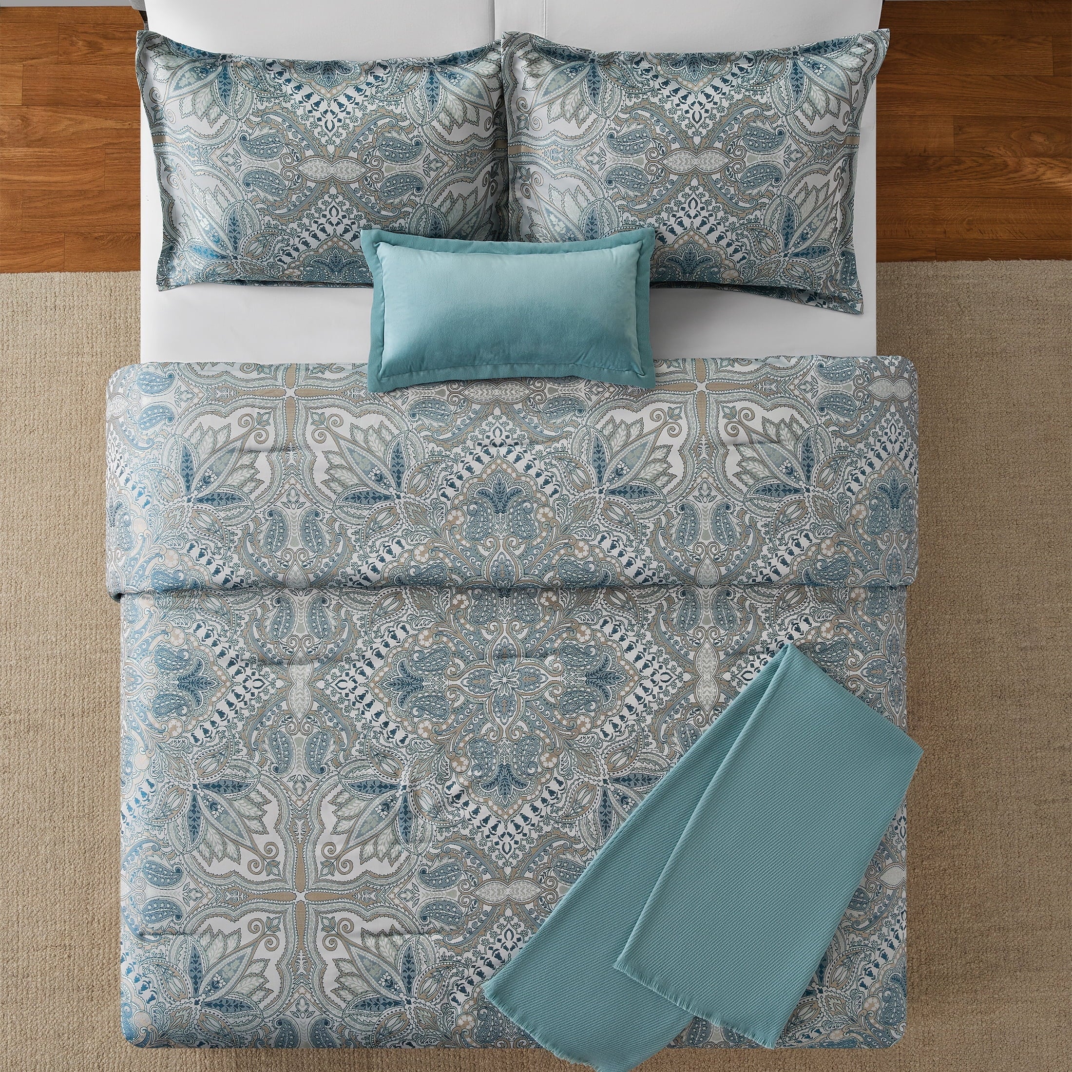 Luxurious Quilted Full/Queen Comforter Set, All-Season, 5-Piece, Teal Jacquard Medallion - All-Season Down Alternative Comforter Insert Detail