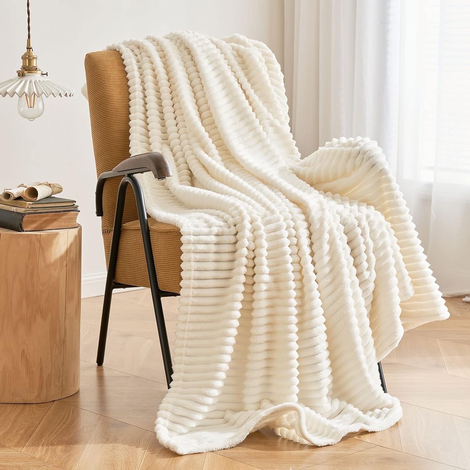 Cozy Fleece Extra Soft with Strip, Plush Fuzzy Cozy Bed s and s for Couch,Bed,Sofa,Lightweight and Versatile s for Office Bedroom... - Luxury Knitted Decorative Throw Blanket with Fringes - Default Title